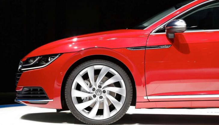 Volkswagen Arteon, la fastback che arriva da Wolfsburg - Foto 22 di 37