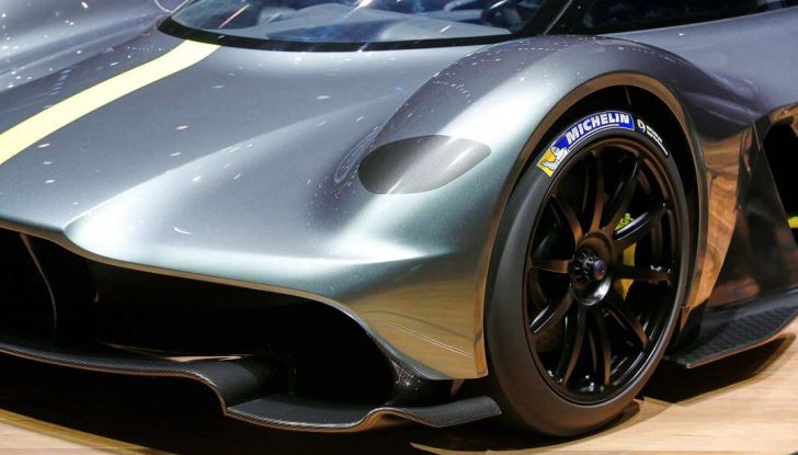 Aston Martin Valkyrie con vernice fatta di polvere lunare! - Foto 3 di 12