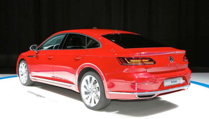 Volkswagen Arteon, la fastback che arriva da Wolfsburg - Foto 33 di 37
