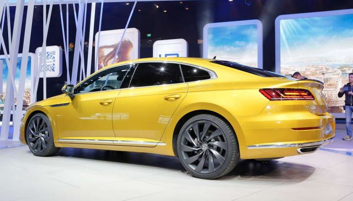 Volkswagen Arteon, la fastback che arriva da Wolfsburg - Foto 8 di 37