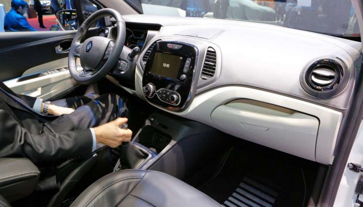 Nuova Renault Captur, il restyling debutta a Ginevra - Foto 9 di 11