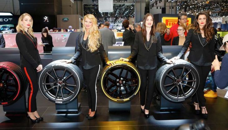 Salone di Ginevra 2017: le ragazze più belle in una gallery - Foto 12 di 21