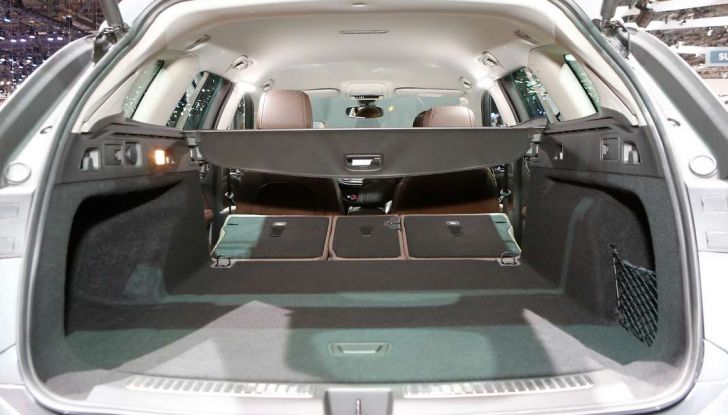 Nuova Opel Insignia Grand Sport 2017 informazioni, motori e allestimenti - Foto 7 di 11