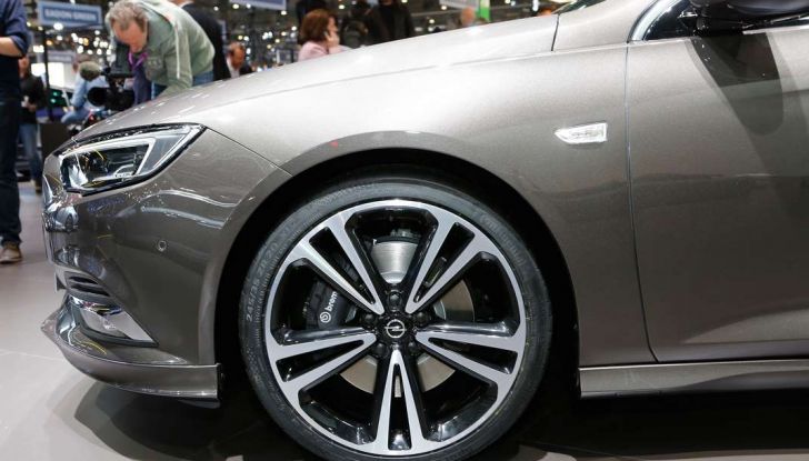 Nuova Opel Insignia Grand Sport 2017 informazioni, motori e allestimenti - Foto 3 di 11