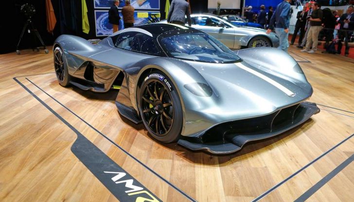 Aston Martin Valkyrie con vernice fatta di polvere lunare! - Foto 5 di 12