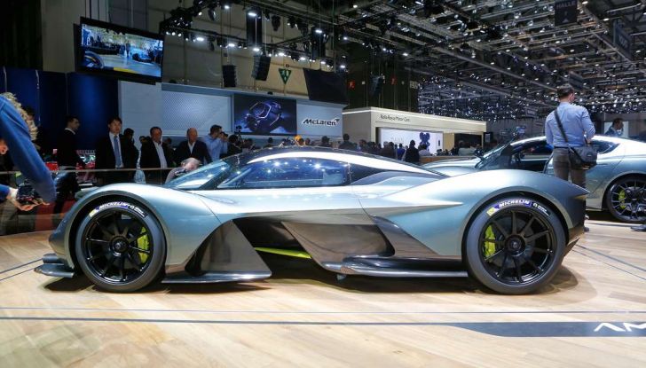 Aston Martin Valkyrie con vernice fatta di polvere lunare! - Foto 2 di 12
