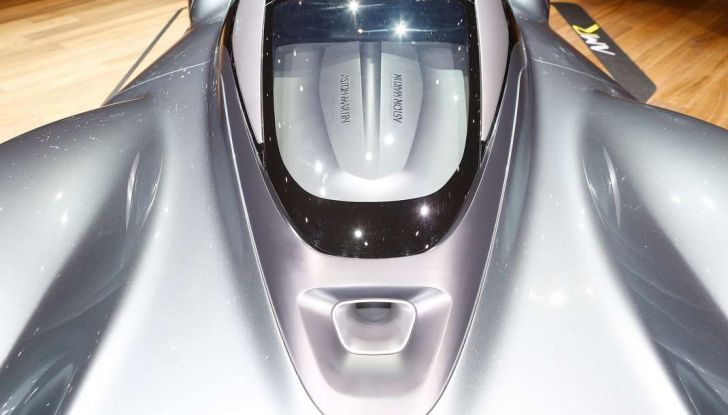 Aston Martin Valkyrie con vernice fatta di polvere lunare! - Foto 10 di 12