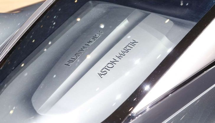 Aston Martin Valkyrie con vernice fatta di polvere lunare! - Foto 11 di 12