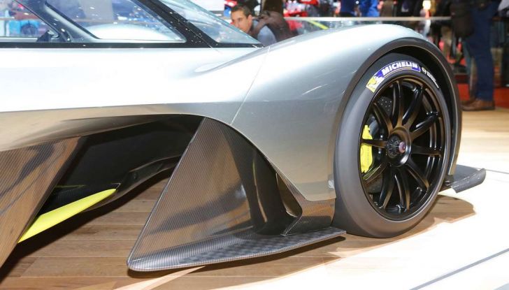 Aston Martin Valkyrie con vernice fatta di polvere lunare! - Foto 12 di 12