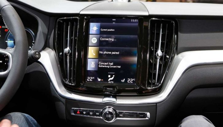 Nuova Volvo XC60 2017: Il martello di Thor - Foto 7 di 22