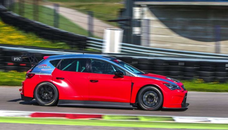 Seat Leon Cupra ST provata in pista a Franciacorta - Foto 20 di 57