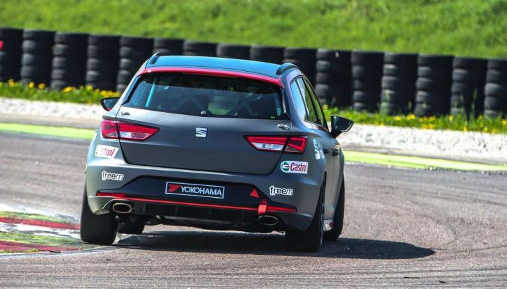 Seat Leon Cupra ST provata in pista a Franciacorta - Foto 9 di 57