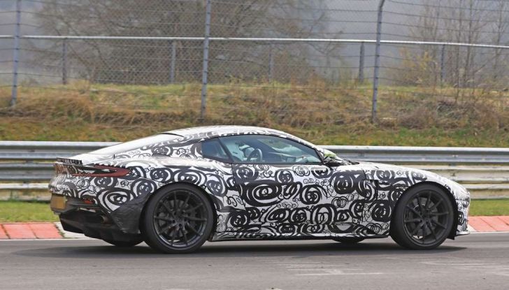 Aston Martin Vantage 2018 prime immagini spia della sportiva inglese - Foto 10 di 23