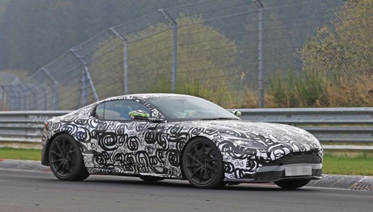 Aston Martin Vantage 2018 prime immagini spia della sportiva inglese - Foto 13 di 23