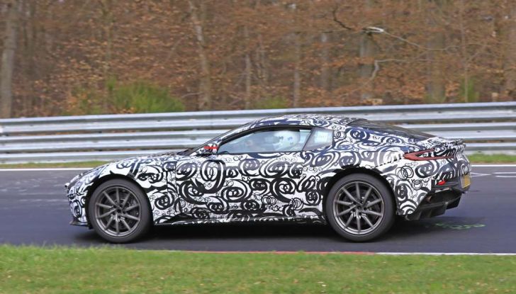 Aston Martin Vantage 2018 prime immagini spia della sportiva inglese - Foto 18 di 23