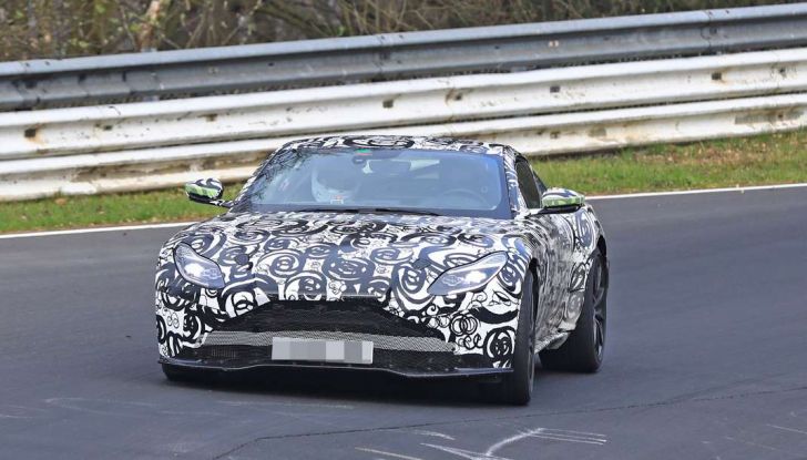 Aston Martin Vantage 2018 prime immagini spia della sportiva inglese - Foto 22 di 23