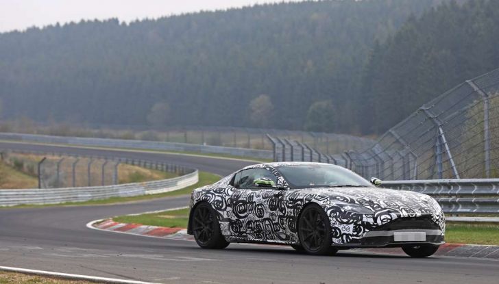 Aston Martin Vantage 2018 prime immagini spia della sportiva inglese - Foto 7 di 23
