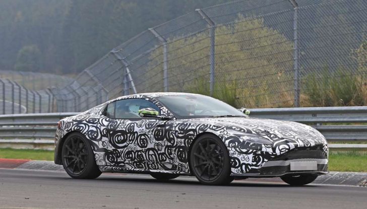 Aston Martin Vantage 2018 prime immagini spia della sportiva inglese - Foto 8 di 23