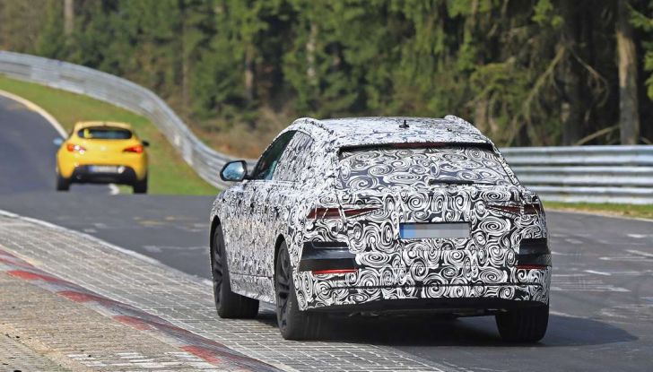 Audi Q8: i test drive del SUV proseguono al Nurburgring - Foto 2 di 8