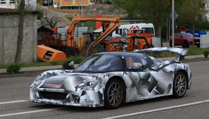 Dallara: i prototipi della sportiva di serie impegnati nei test drive - Foto 12 di 16