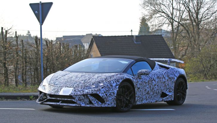 Lamborghini Huracan Spyder, la versione Performante da 640CV - Foto 10 di 14
