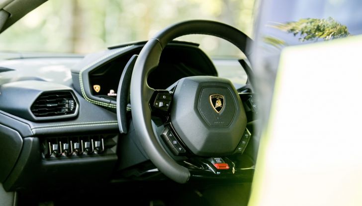 Lamborghini Huracán LP 640-4: La nostra prova su strada - Foto 13 di 19