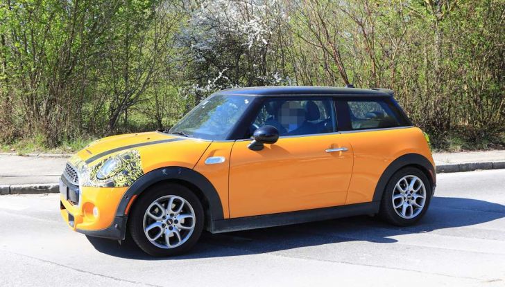 MINI 3 e 5 porte Facelift 2018, primi test drive e dettagli - Foto 4 di 13
