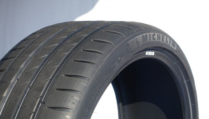 Test in pista Michelin Pilot Sport 4S, per vetture ad alte prestazioni - Foto 10 di 22