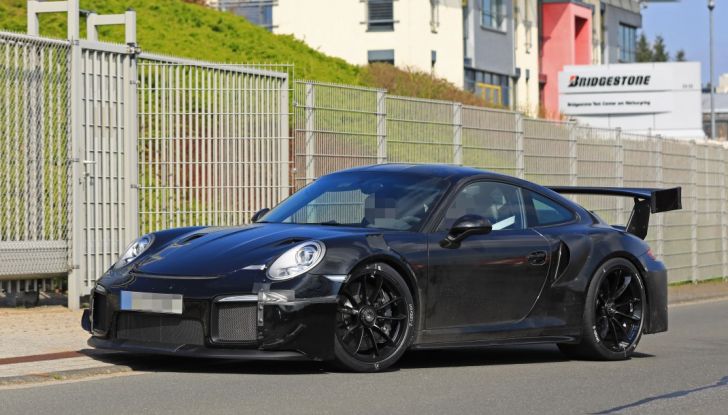 Porsche 911 GT2 2018, prime foto al Nurburgring - Foto 22 di 23