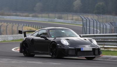 Porsche 911 GT2 2018, prime foto al Nurburgring