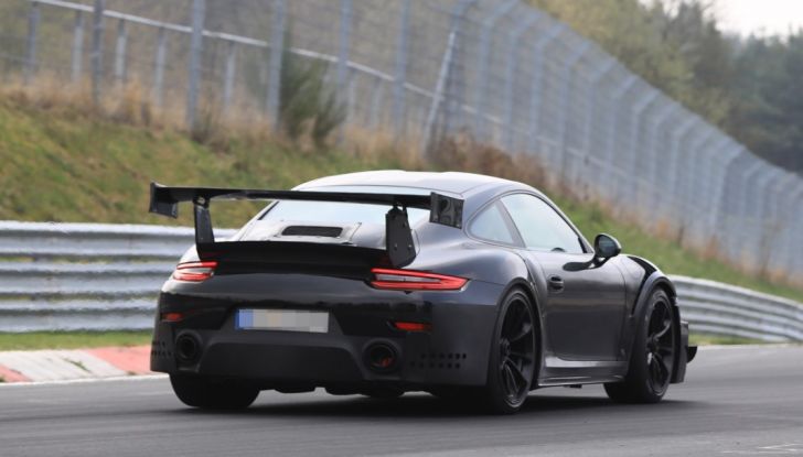 Porsche 911 GT2 2018, prime foto al Nurburgring - Foto 19 di 23
