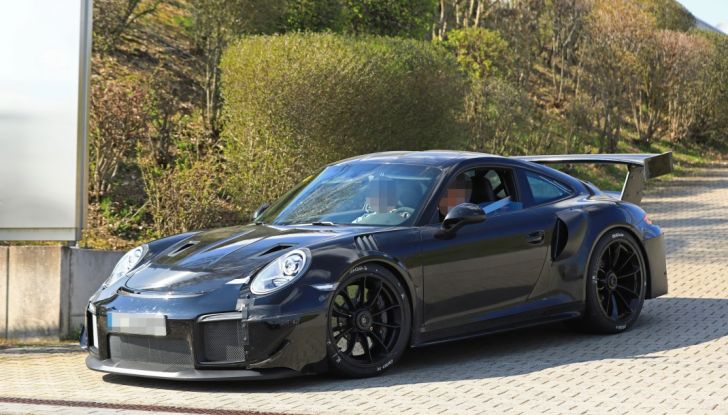Porsche 911 GT2 2018, prime foto al Nurburgring - Foto 8 di 23