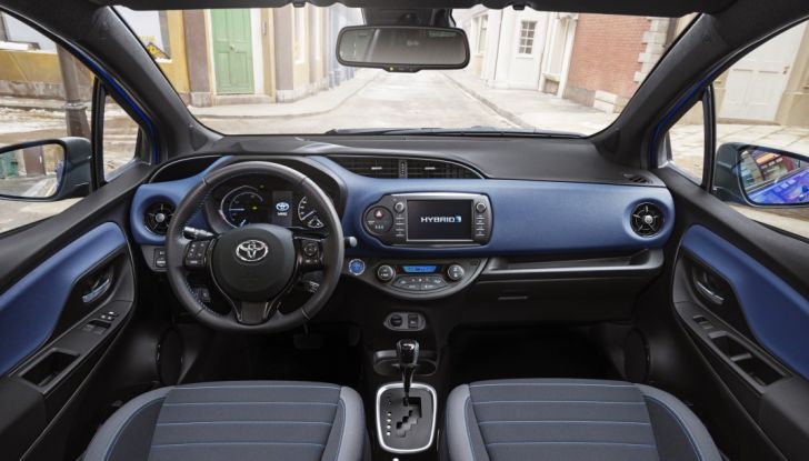 Nuova Toyota Yaris Hybrid 2017: prova su strada, consumi e prestazioni - Foto 20 di 25