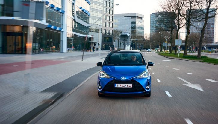 Nuova Toyota Yaris Hybrid 2017: prova su strada, consumi e prestazioni - Foto 2 di 25