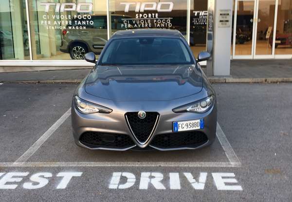 Alfa Romeo Giulia Veloce: prova su strada e impressioni di guida - Foto 2 di 7