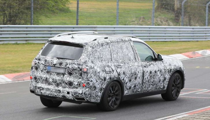 BMW X7 prime immagini spia e dettagli del nuovo SUV di lusso - Foto 13 di 15