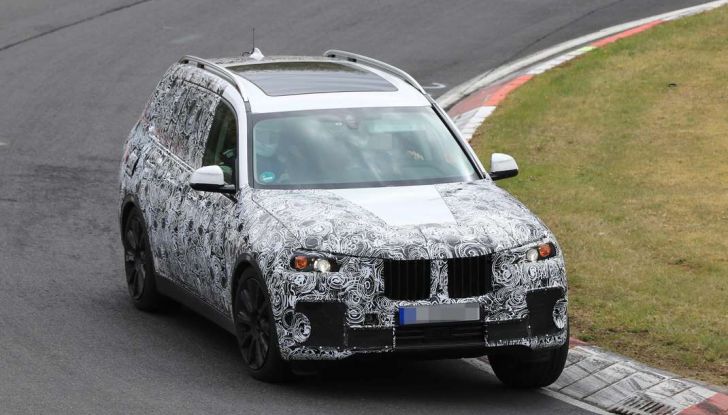 BMW X7 prime immagini spia e dettagli del nuovo SUV di lusso - Foto 2 di 15