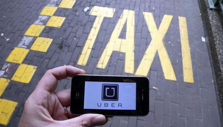 Vuoi lavorare per Uber come tassista? Dal 2030 solo con auto elettriche - Foto 2 di 7