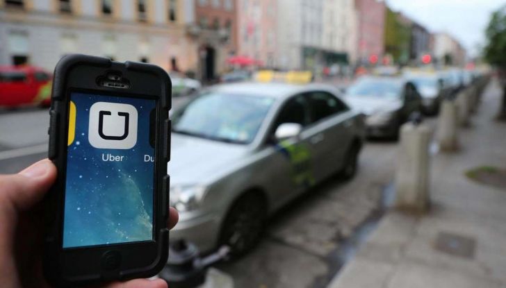 Vuoi lavorare per Uber come tassista? Dal 2030 solo con auto elettriche - Foto 4 di 7