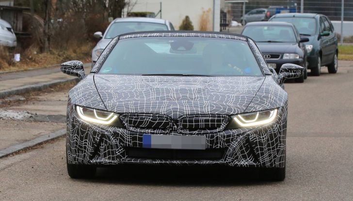 BMW i8 Spyder, prime immagini spia della cabrio tedesca - Foto 10 di 26