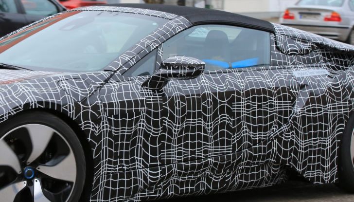 BMW i8 Spyder, prime immagini spia della cabrio tedesca - Foto 12 di 26