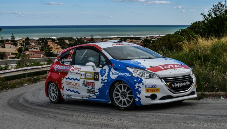 Peugeot, Pirelli ed i trofeisti del Competition per la Famiglia del commissario Laganà - Foto 7 di 8