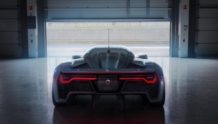 Nuovo record al Nurburgring: la NIO EP9 è la supercar elettrica da 6’45.900 - Foto 13 di 19