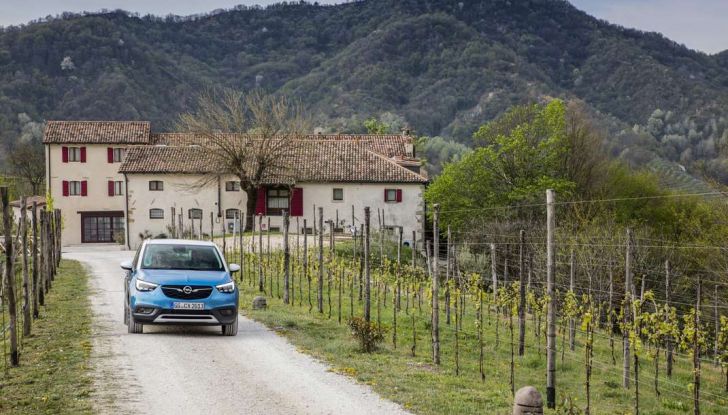 Opel Crossland X, test drive e allestimenti del crossover tedesco - Foto 22 di 38
