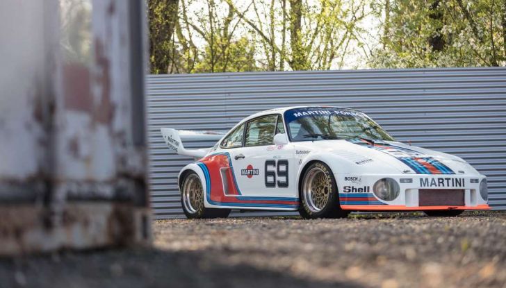 Porsche 935, all’asta un esemplare completo di… Volkswagen T2! - Foto 2 di 35
