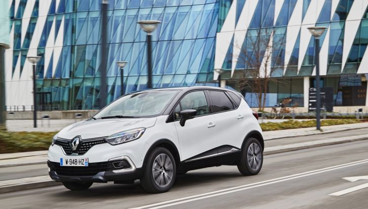 Renault Captur 2017: allestimenti più ricchi per il Crossover francese - Foto 8 di 9