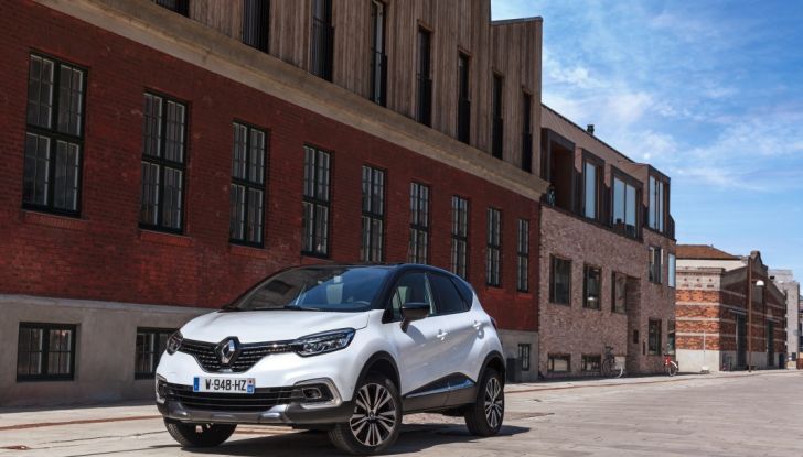 Renault Captur 2017: allestimenti più ricchi per il Crossover francese - Foto 1 di 9