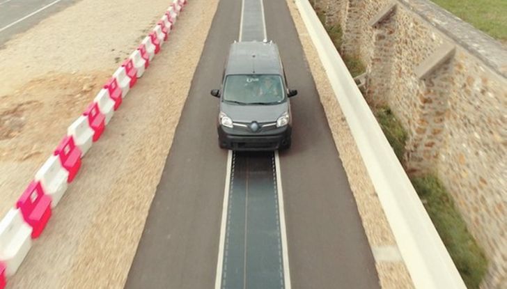 Renault: arriva la ricarica Wireless per le auto elettriche utilizzabile in marcia - Foto 2 di 8