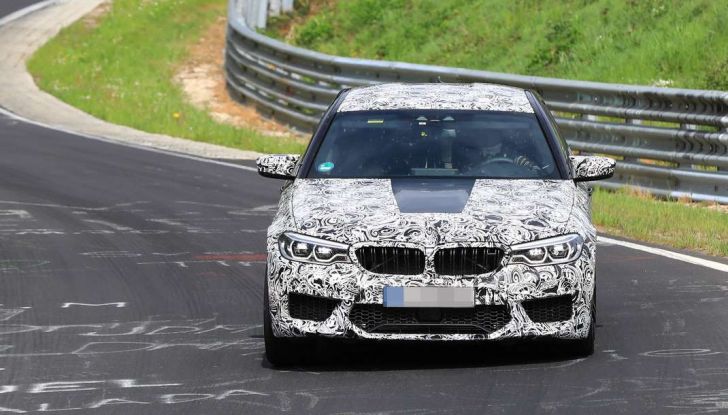 BMW M5, la berlina sportiva in azione al Nürburgring - Foto 2 di 13