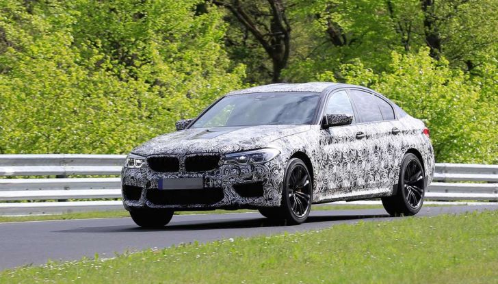 BMW M5, la berlina sportiva in azione al Nürburgring - Foto 9 di 13